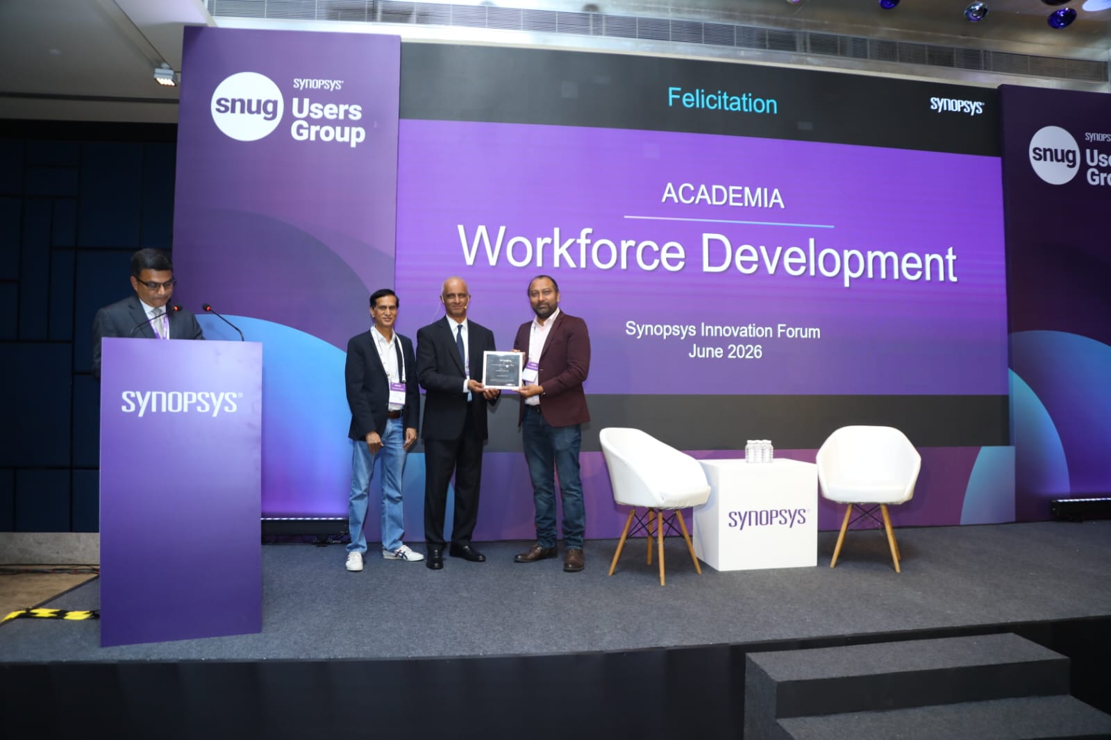 Puneet Mittal receiving Synopsys Workforce Development Partner award